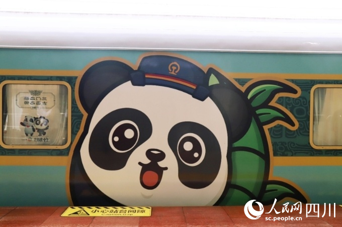 Chengdu Luncurkan Kereta Wisata Bertema Panda Paksasa-Image-2