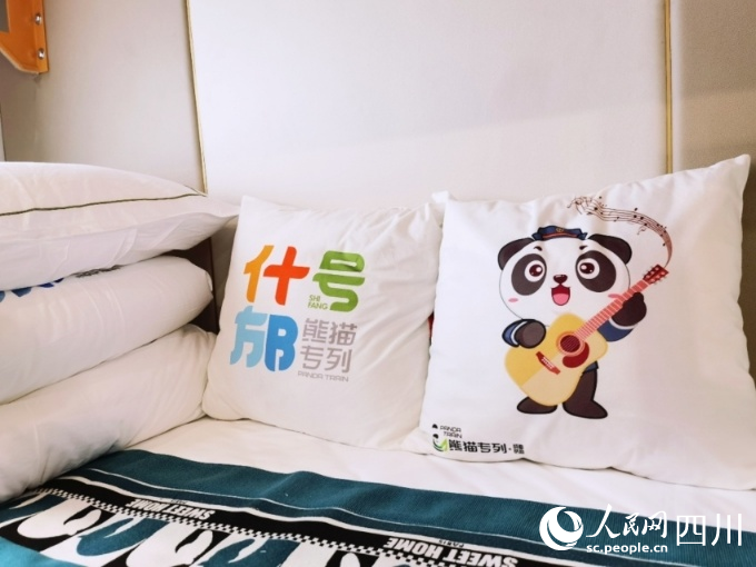 Chengdu Luncurkan Kereta Wisata Bertema Panda Paksasa-Image-3