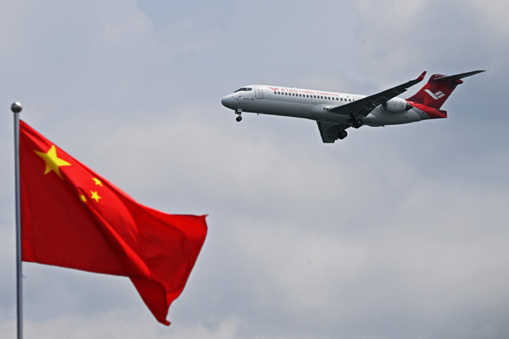 Setahun beroperasi di Tanah Air, pesawat buatan China ARJ21 kembali jadi bukti persahabatan China-Indonesia-Image-3