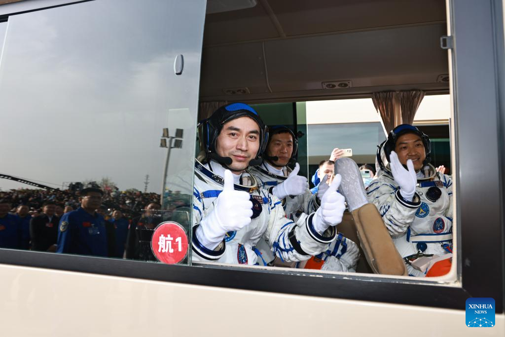 POTRET: Upacara Perpisahan Taikonaut Shenzhou-18-Image-11