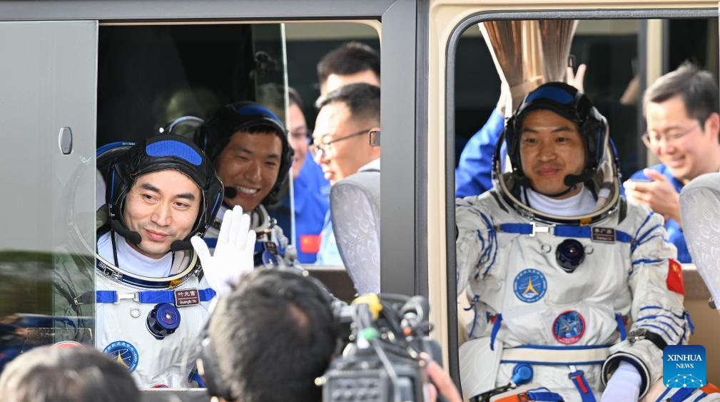 POTRET: Upacara Perpisahan Taikonaut Shenzhou-18-Image-3