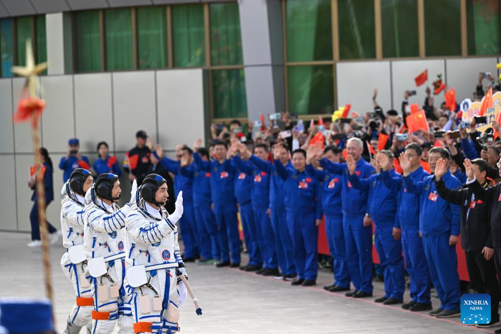 POTRET: Upacara Perpisahan Taikonaut Shenzhou-18-Image-2