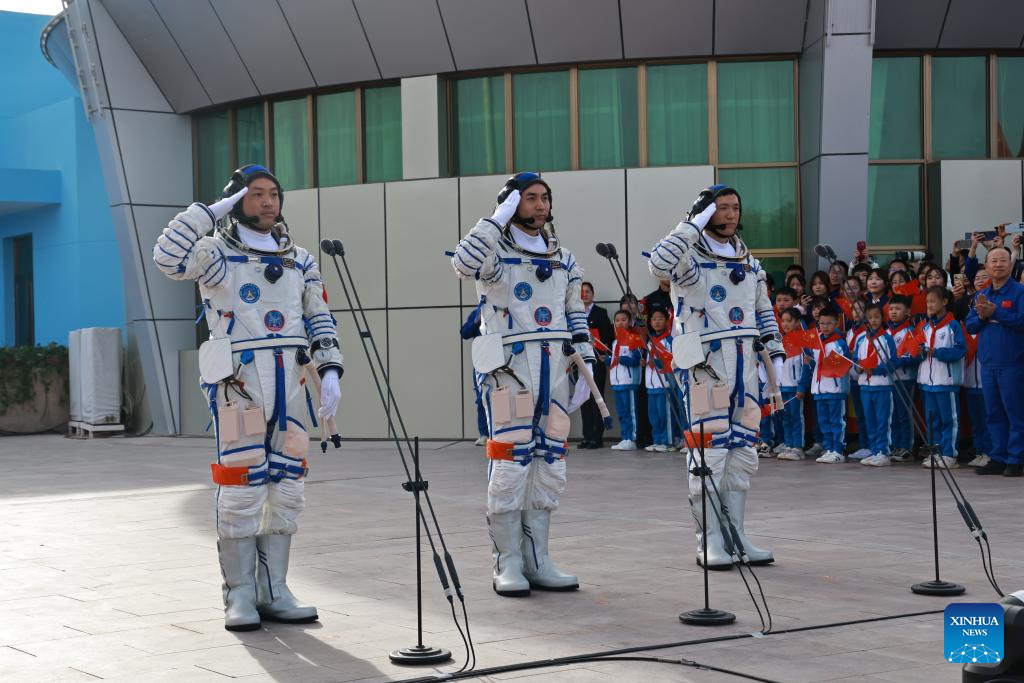 POTRET: Upacara Perpisahan Taikonaut Shenzhou-18-Image-13