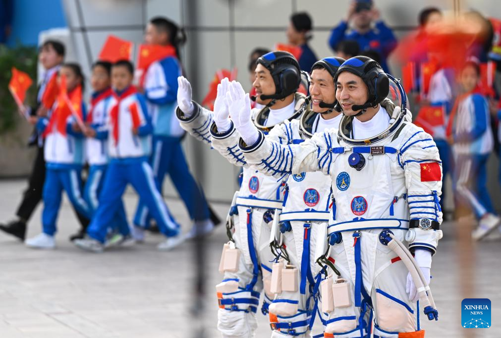 POTRET: Upacara Perpisahan Taikonaut Shenzhou-18-Image-5