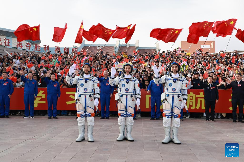 POTRET: Upacara Perpisahan Taikonaut Shenzhou-18-Image-9