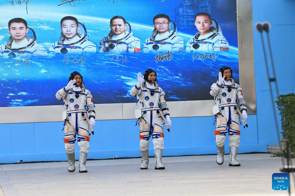 POTRET: Upacara Perpisahan Taikonaut Shenzhou-18-Image-6