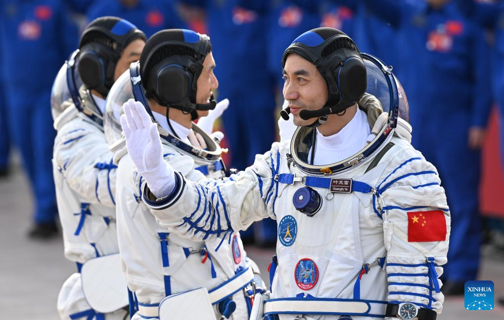 POTRET: Upacara Perpisahan Taikonaut Shenzhou-18-Image-4