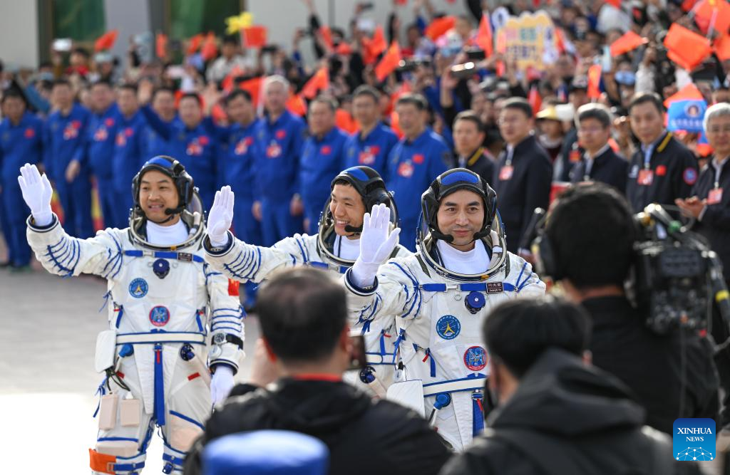 POTRET: Upacara Perpisahan Taikonaut Shenzhou-18-Image-7