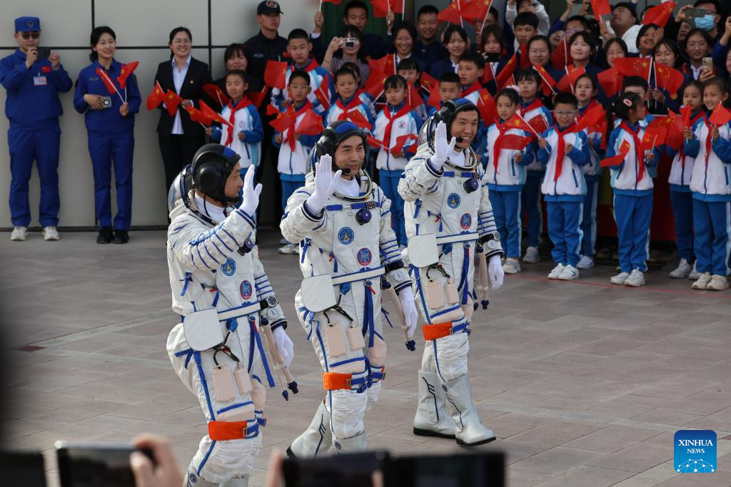 POTRET: Upacara Perpisahan Taikonaut Shenzhou-18-Image-12