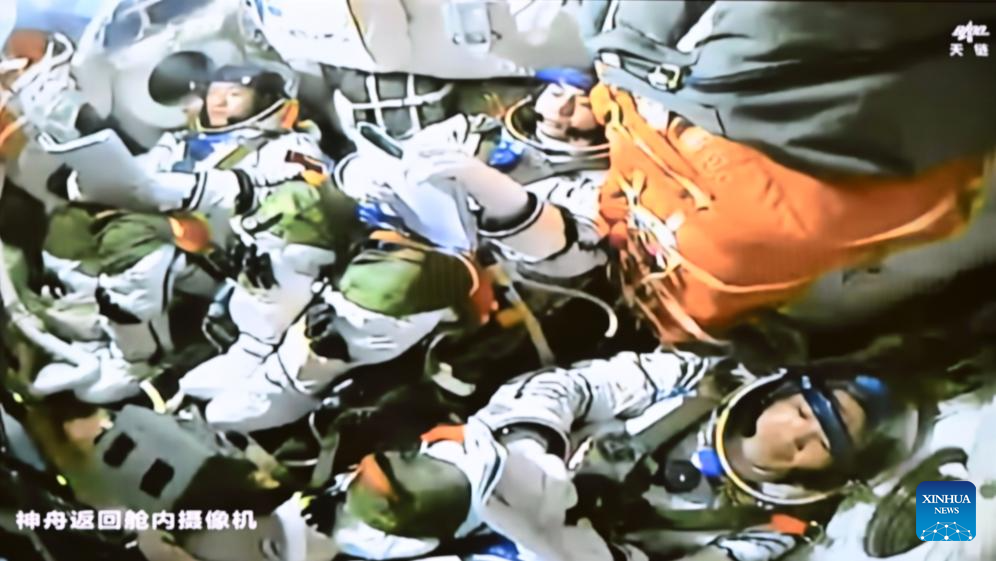 Pesawat Shenzhou-18 Berhasil Merapat di Stasiun Ruang Angkasa Tianhe-Image-1