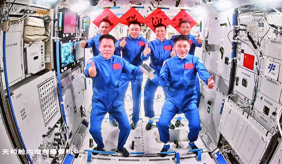 Astronaut Shenzhou-17 China tuntaskan serah terima, akan kembali ke Bumi pada 30 April 2024-Image-1