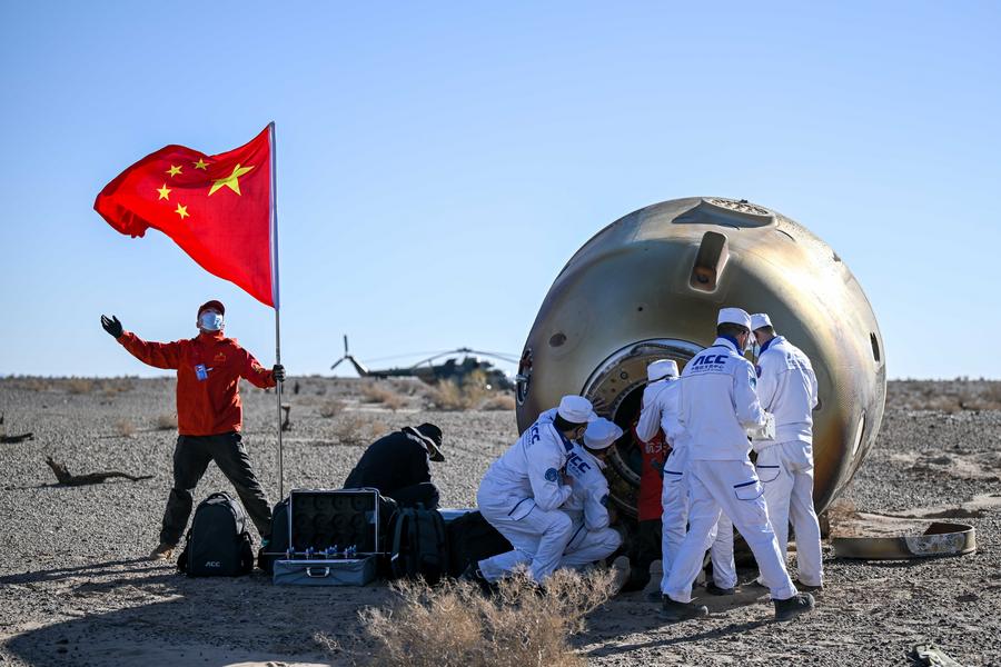 Kapsul pembawa pulang Shenzhou-17 mendarat, seluruh astronaut selamat-Image-3