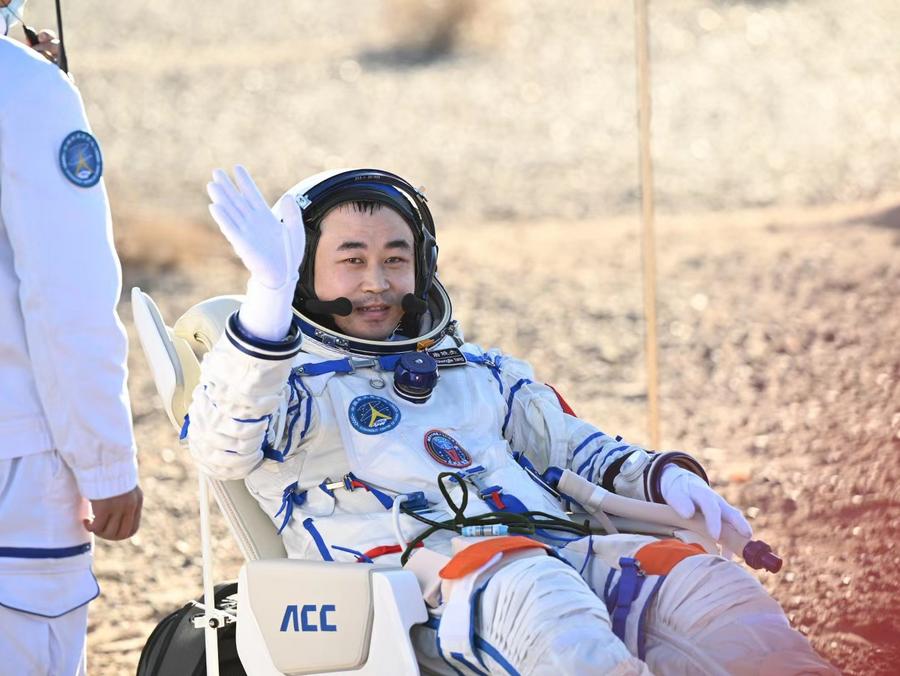 Kapsul pembawa pulang Shenzhou-17 mendarat, seluruh astronaut selamat-Image-6