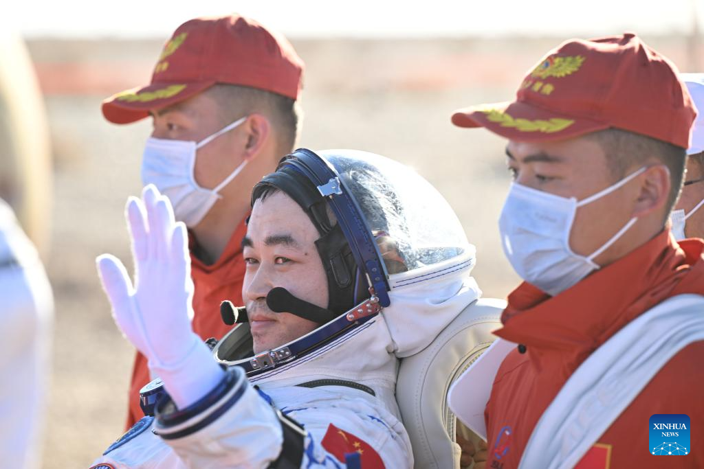POTRET: Astronot Shenzhou-17 Kembali Ke Bumi-Image-2