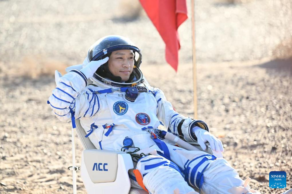 POTRET: Astronot Shenzhou-17 Kembali Ke Bumi-Image-6