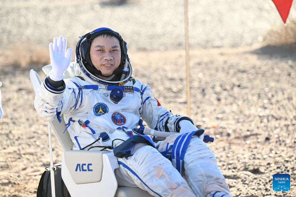 POTRET: Astronot Shenzhou-17 Kembali Ke Bumi-Image-7