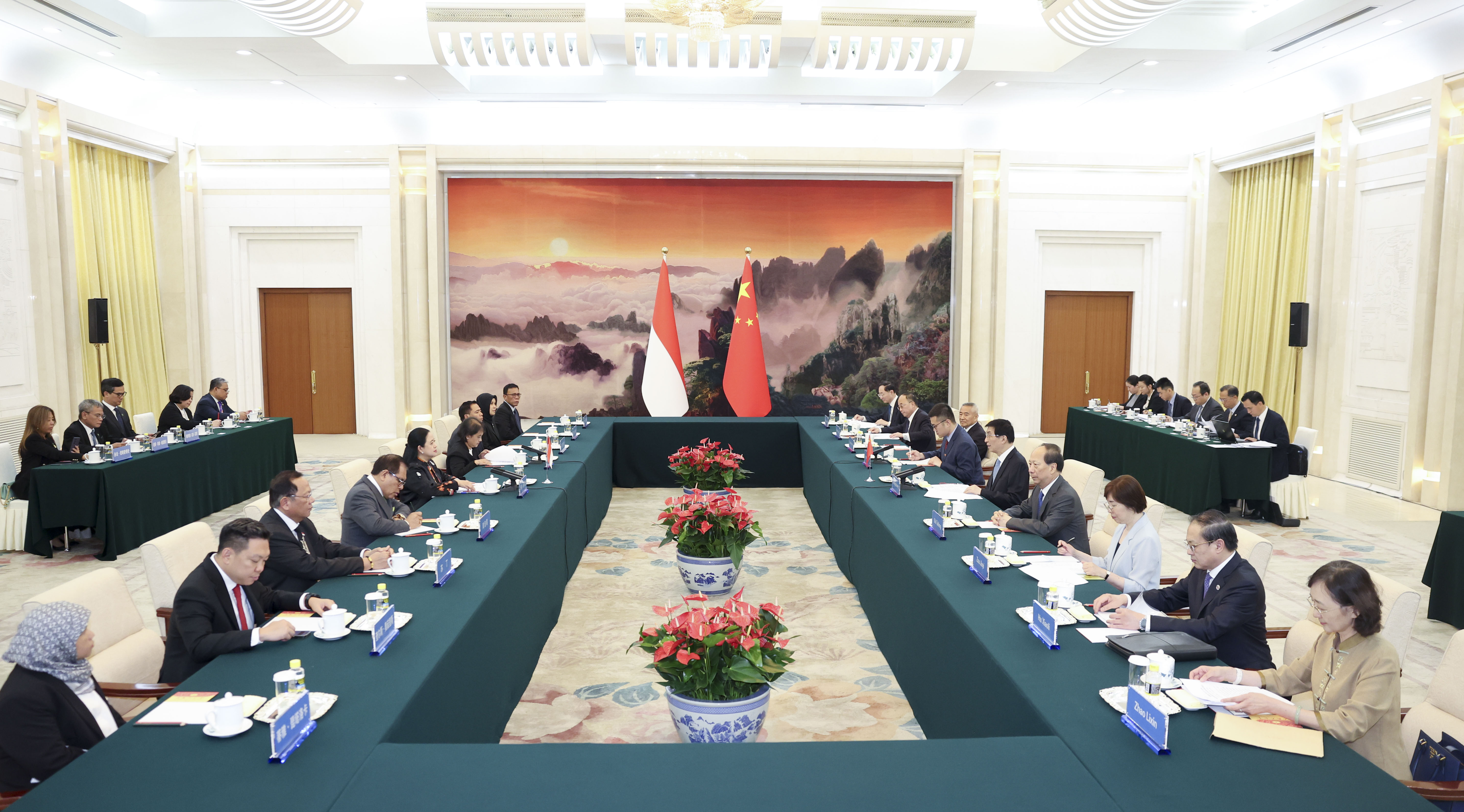 CHINA-BEIJING-WANG HUNING-INDONESIA-PUAN MAHARANI-PERTEMUAN-2-Image-1