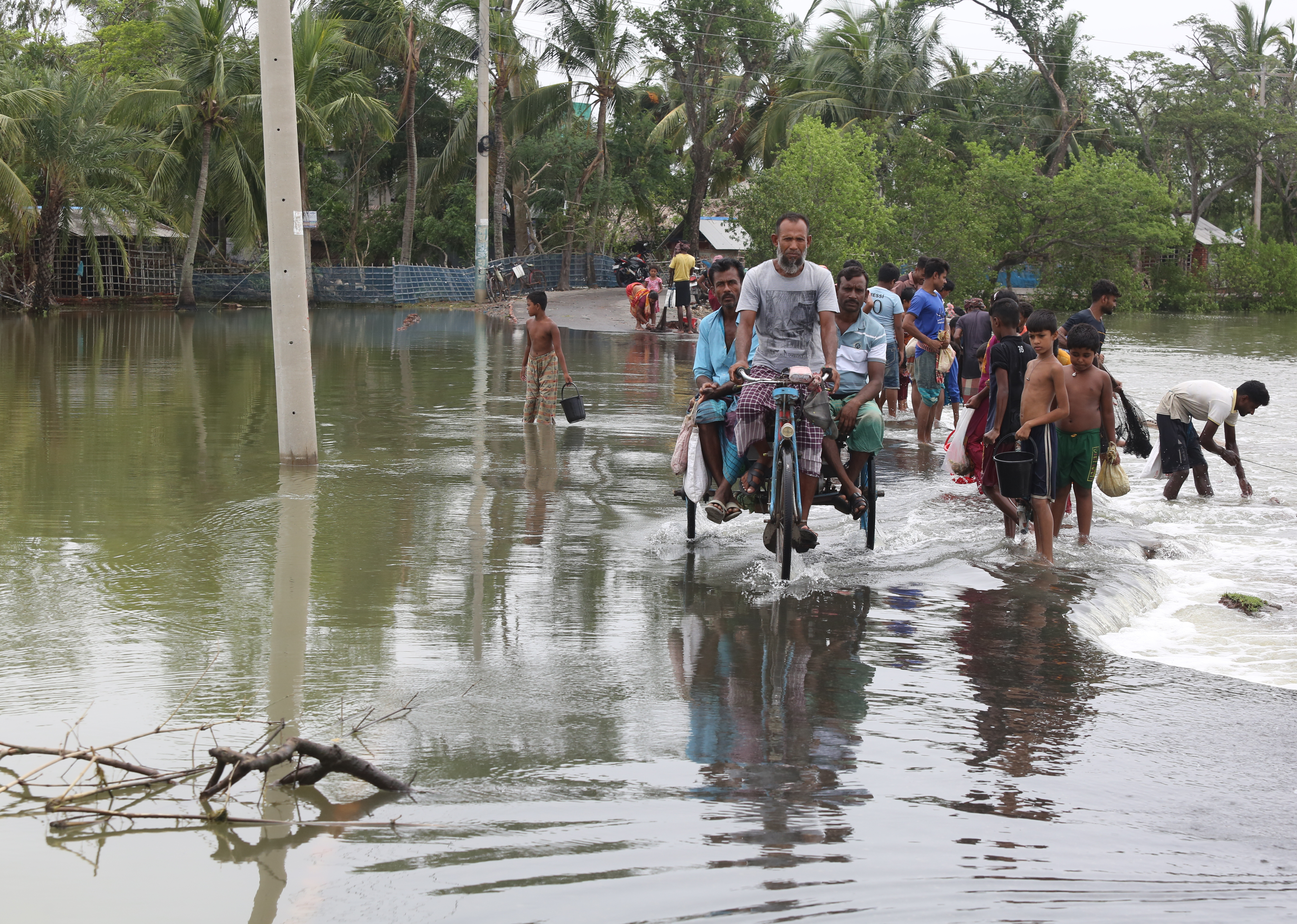 BANGLADESH-KHULNA-SIKLON-REMAL-DAMPAK-3-Image-1 BANGLADESH-KHULNA-SIKLON-REMAL-DAMPAK-3-Image-1