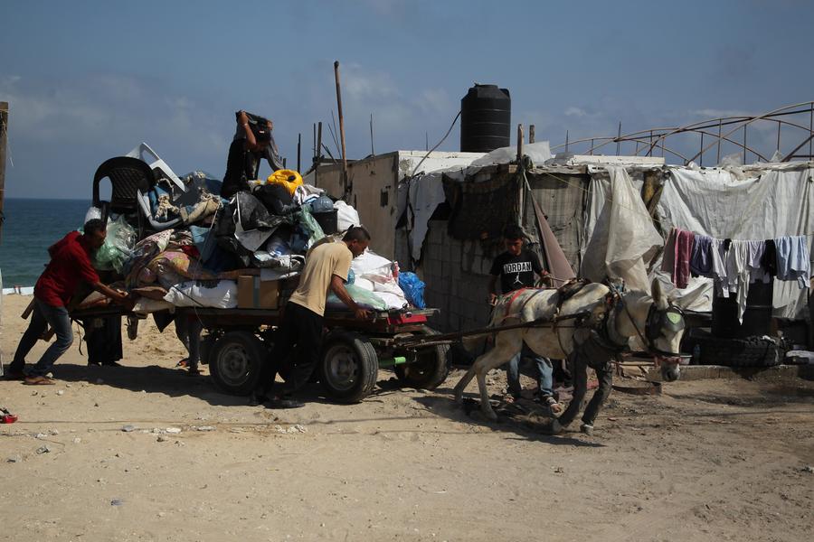 Terus berpindah-pindah, warga Gaza mengungsi dari Rafah dan berdesakan di daerah kumuh-Image-4