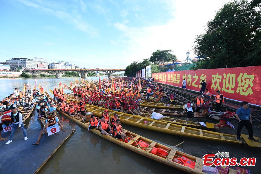 Potret : Lomba Perahu Naga China Pecahkan Rekor Dunia-Image-1
