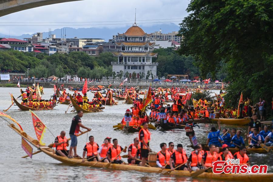 Potret : Lomba Perahu Naga China Pecahkan Rekor Dunia-Image-5