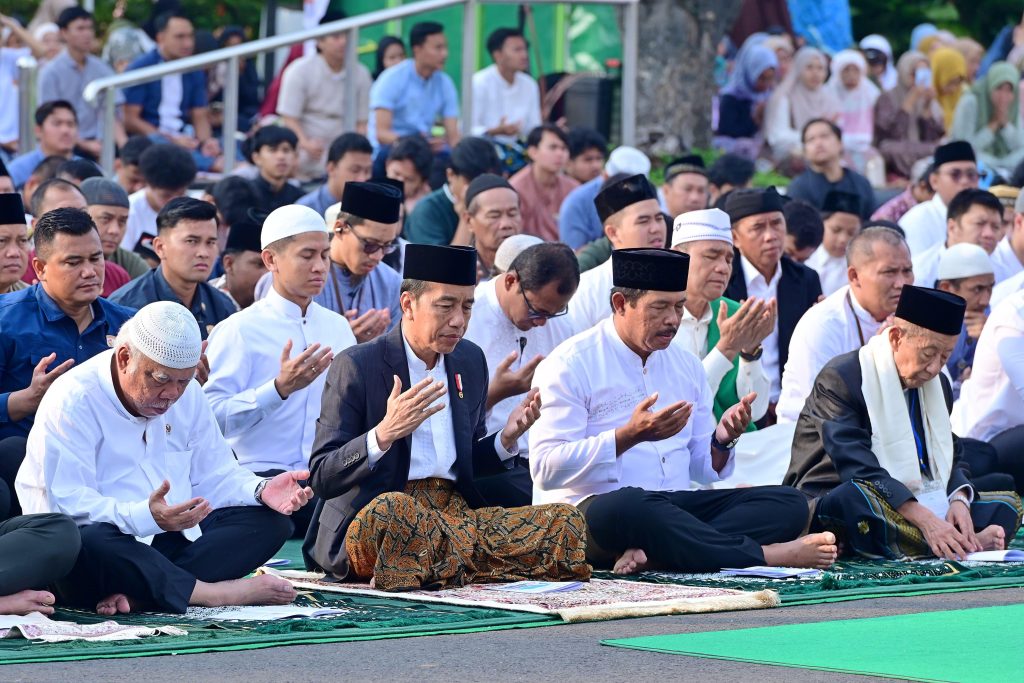 Habis Sholat Idul Adha, Jokowi Serahkan Hewan Qurban Seberat 1 Ton-Image-1