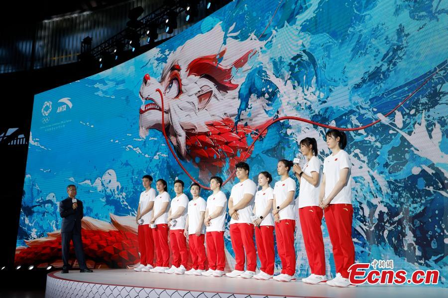 Potret : Tim China Luncurkan Seragam Upacara Medali Olimpiade Paris-Image-3