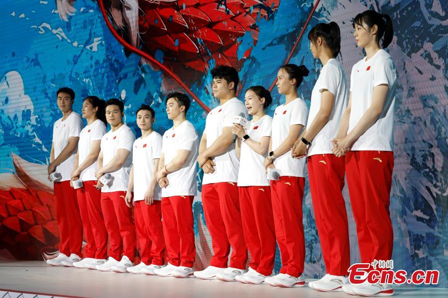 Potret : Tim China Luncurkan Seragam Upacara Medali Olimpiade Paris-Image-4