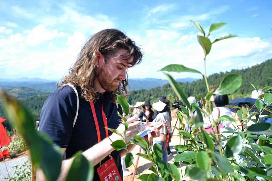 Komentar Xinhua: Washington harus belajar dari upaya pertukaran antarindividu China, alih-alih lontarkan fitnah-Image-2