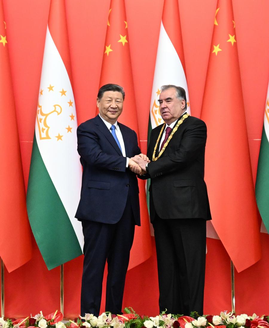 Xi Jinping anugerahkan medali persahabatan China kepada Presiden Tajikistan-Image-1