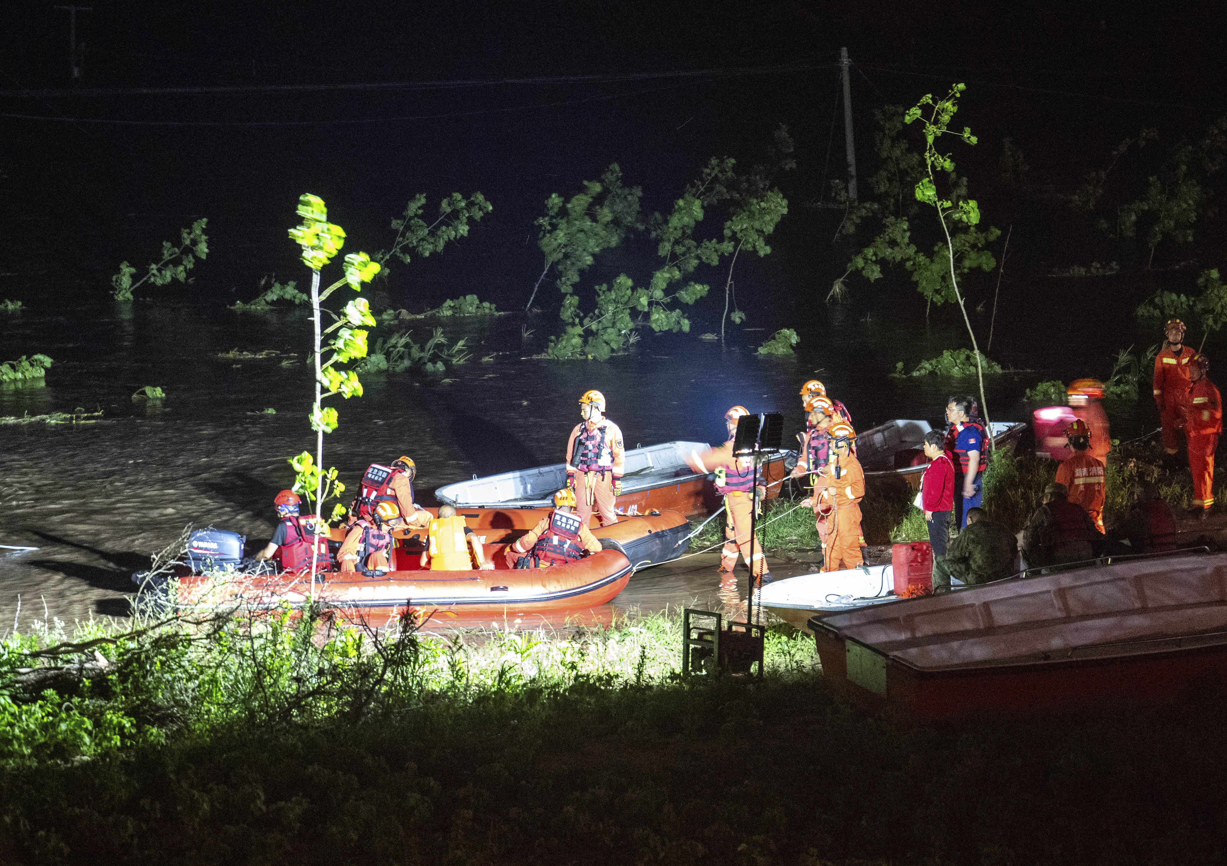 CHINA-HUNAN-DANAU DONGTING-TANGGUL JEBOL-2-Image-1