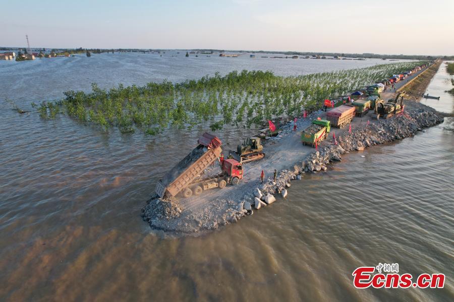 Potret : Perbaikan Tanggul Danau Dongting-Image-2