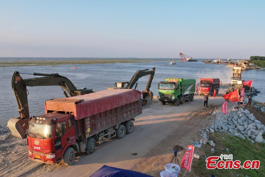 Potret : Perbaikan Tanggul Danau Dongting-Image-4