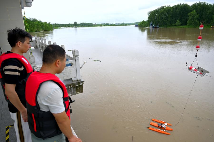 China Keluarkan Peringatan Banjir di Tengah Teriknya Musim Panas-Image-1