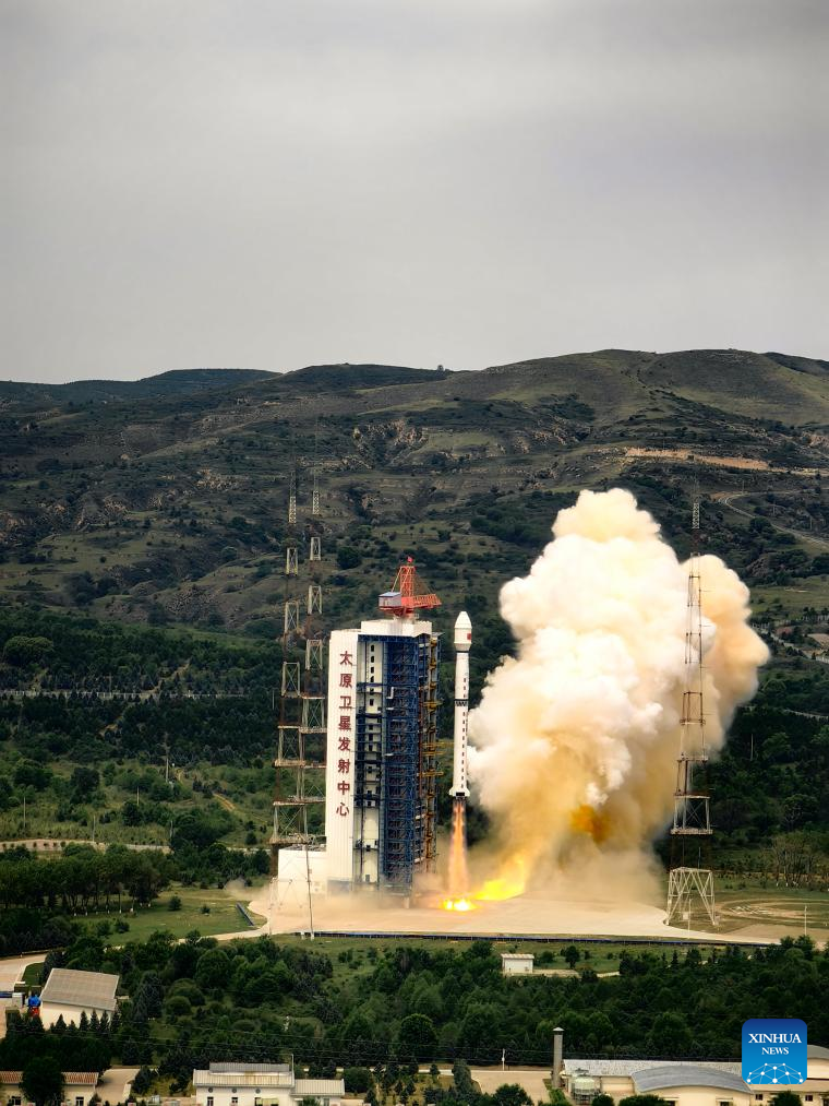 Potret : China Luncurkan Satelit Observasi Bumi-Image-1