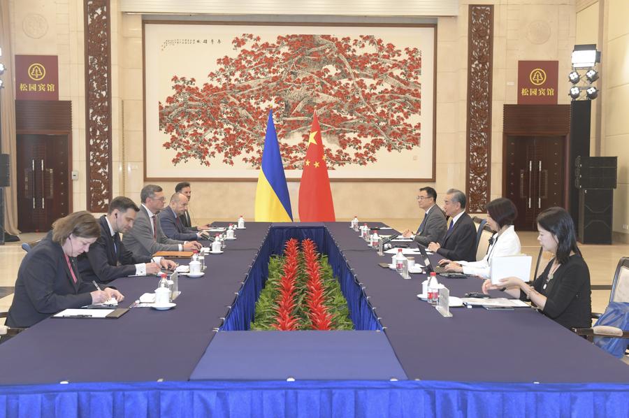Menlu China Serukan Penyelesaian Politik Krisis Ukraina-Image-1 Menlu China Serukan Penyelesaian Politik Krisis Ukraina-Image-1