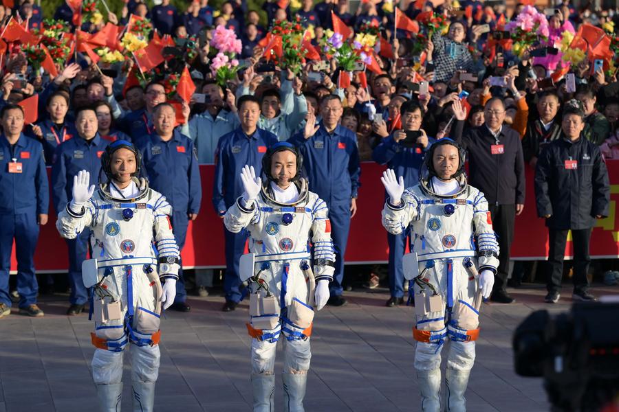 China anugerahkan medali kepada para taikonaut &hellip;