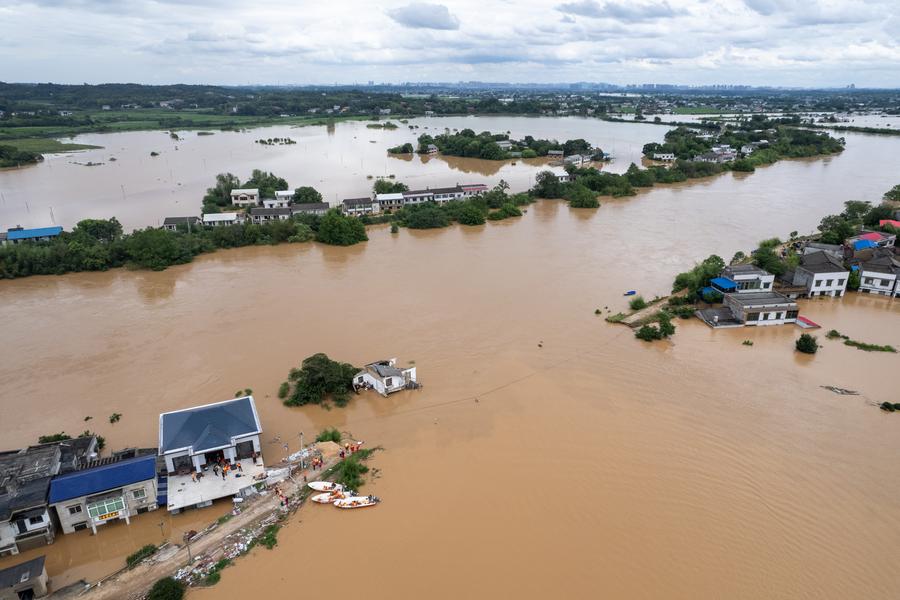 China berjuang hadapi hujan lebat dan tanggul jebol-Image-1