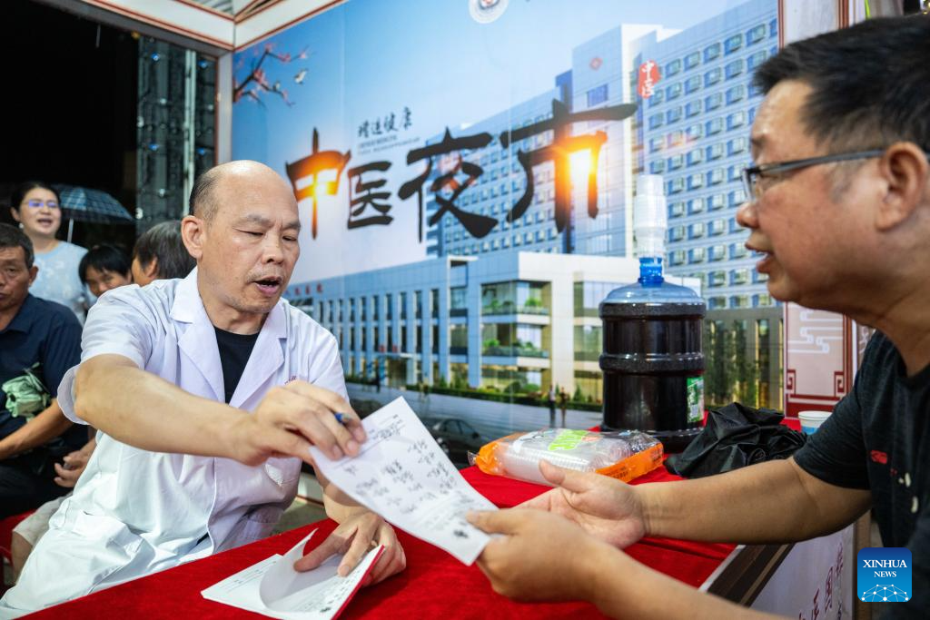 Potret : Pengobatan TCM Gratis Gagi Penduduk di Changning, China-Image-8