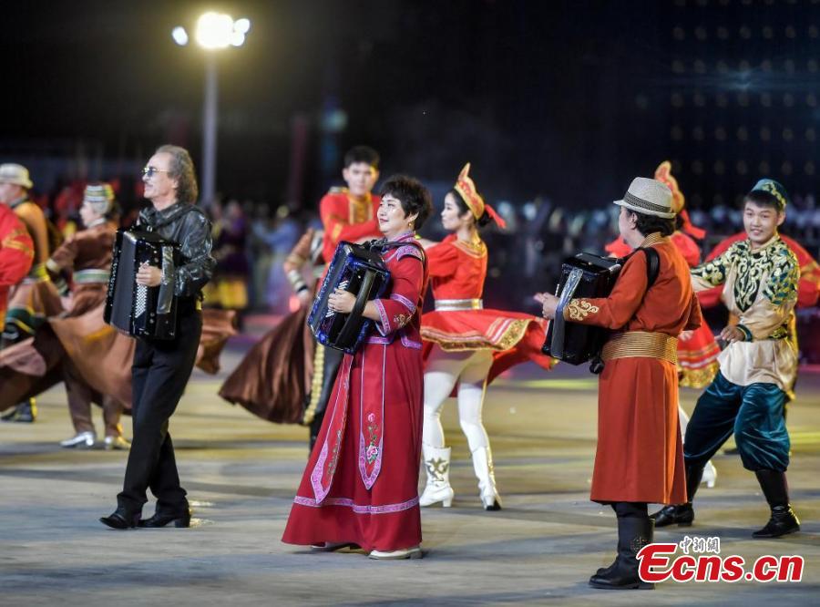 Potret : Festival Seni Rakyat Xinjiang-Image-1