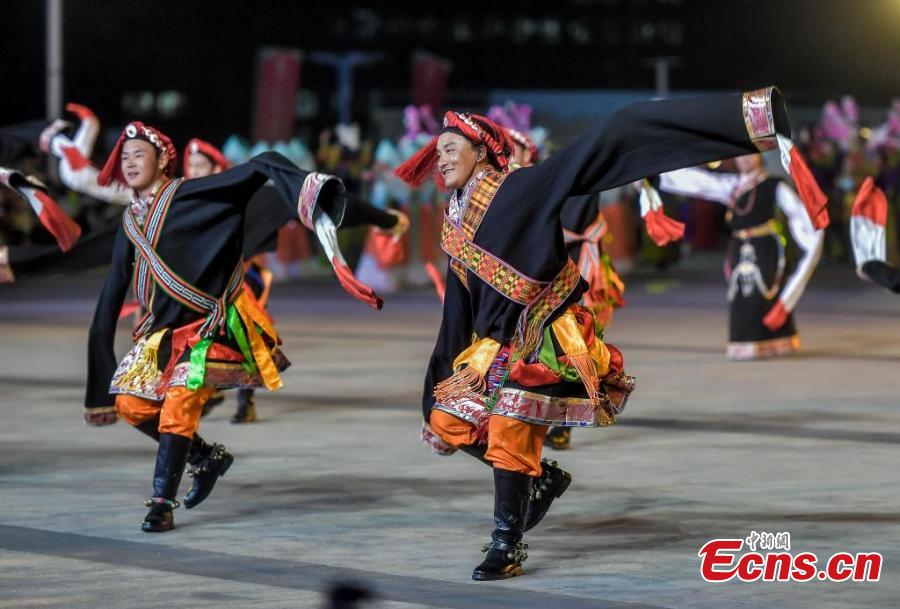 Potret : Festival Seni Rakyat Xinjiang-Image-2