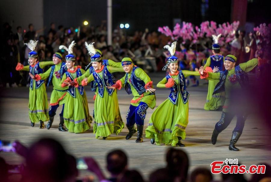 Potret : Festival Seni Rakyat Xinjiang-Image-3