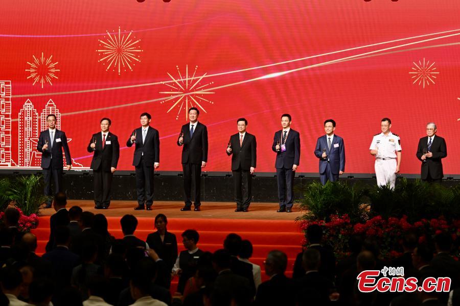 Potret : Kunjungan Atlet Olimpiade China Ke Hong Kong-Image-6