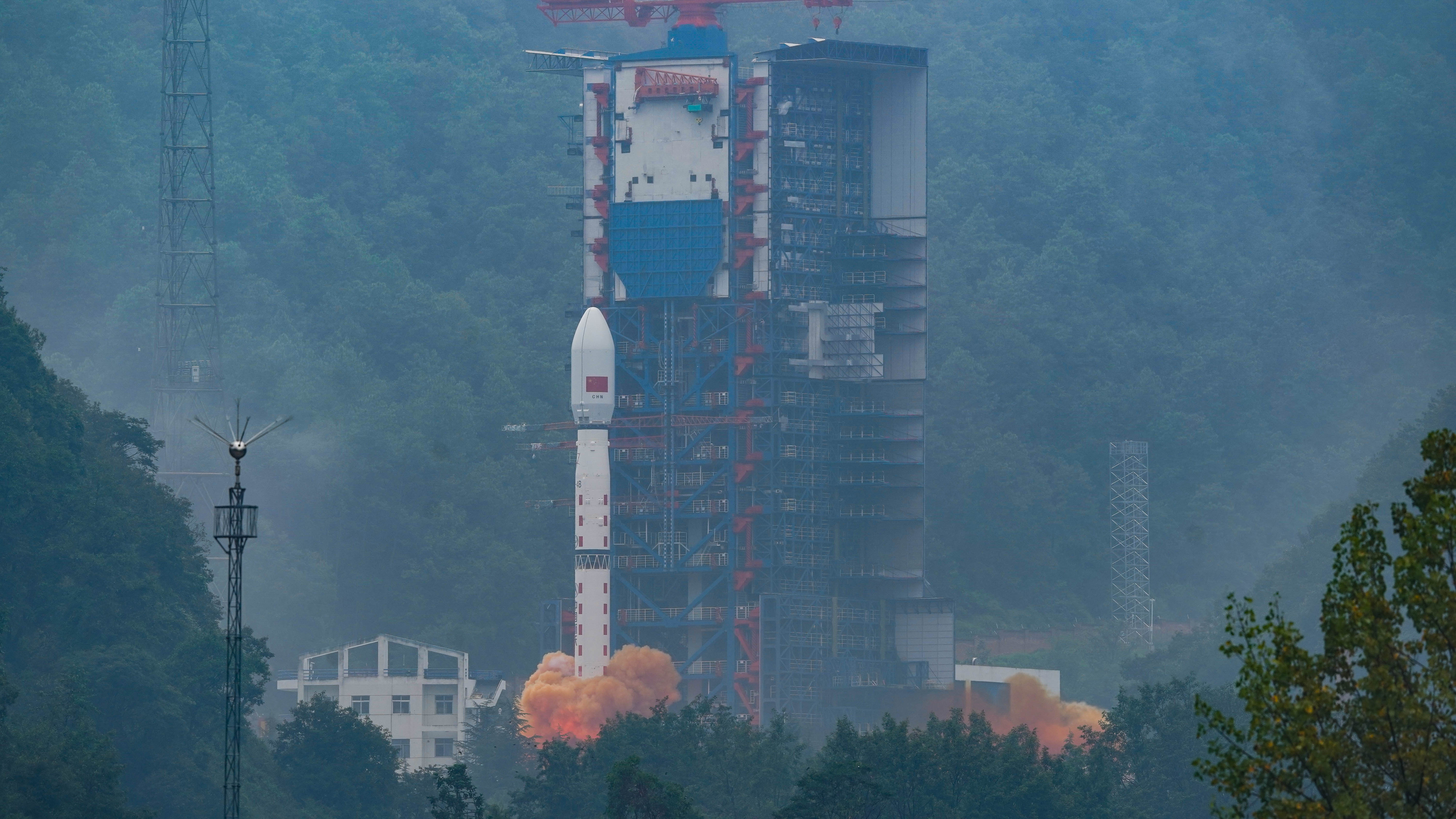 CHINA-XICHANG-SATELIT-PELUNCURAN-1 -Image-1