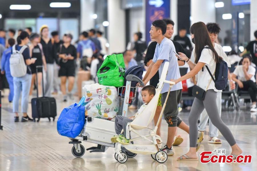 Potret : Bandara Haikou Kembali Beroperasi Setelah Topan Dahsyat-Image-5