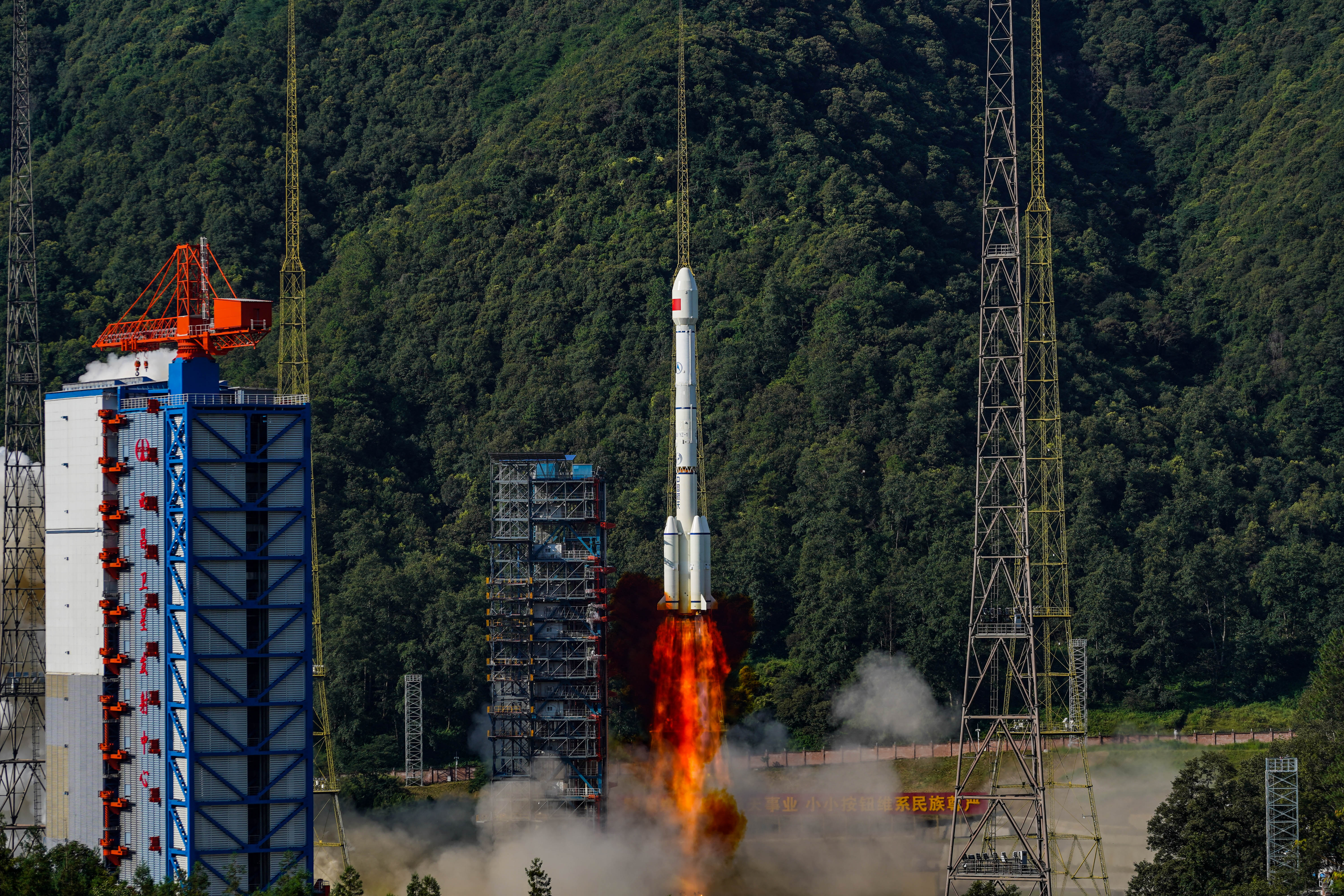 CHINA-SICHUAN-SATELIT NAVIGASI BEIDOU-PELUNCURAN-1-Image-1