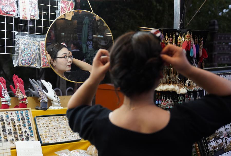 Menikmati pesona malam kota kuno Kashgar di Xinjiang, China-Image-8