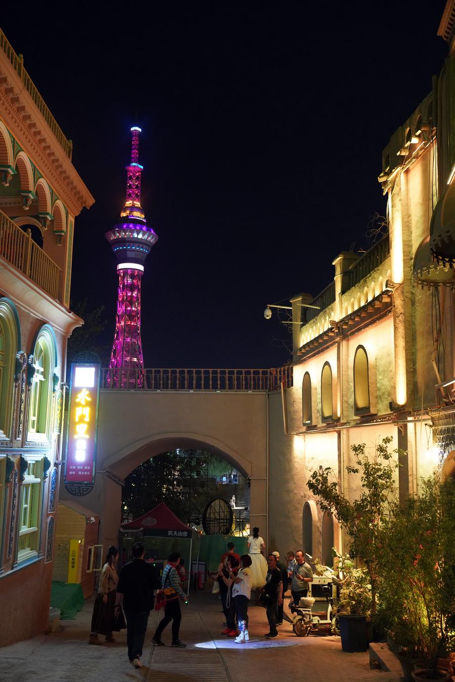 Menikmati pesona malam kota kuno Kashgar di Xinjiang, China-Image-10