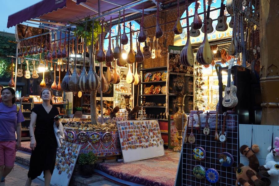 Menikmati pesona malam kota kuno Kashgar di Xinjiang, China-Image-15
