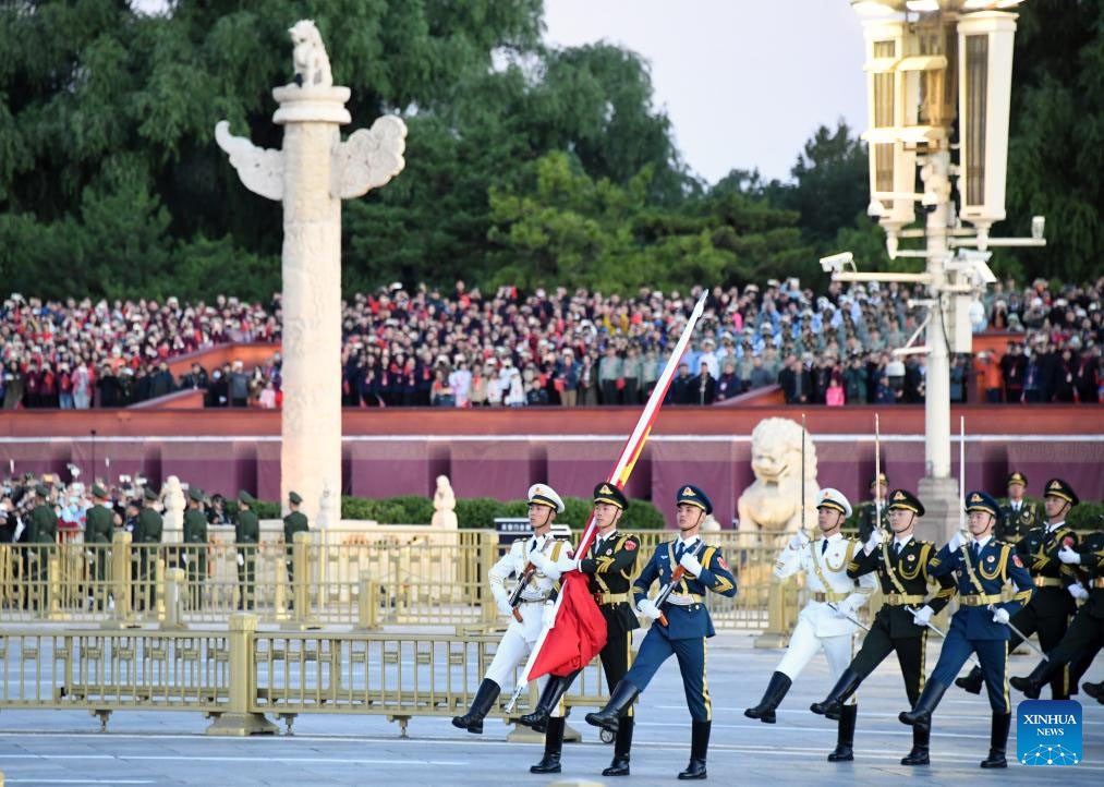 Potret : Upacara HUT ke-75 Berdirinya RRT di Lapangan Tian'anmen-Image-3